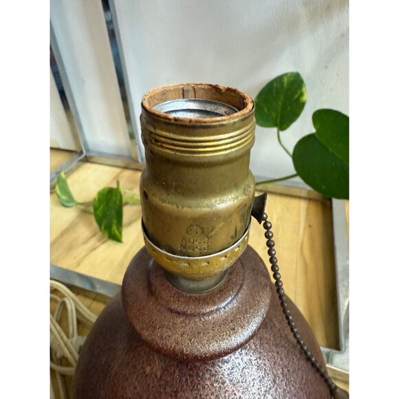 Vintage Round Table Lamp with Pull Chain - Picture 4 of 8